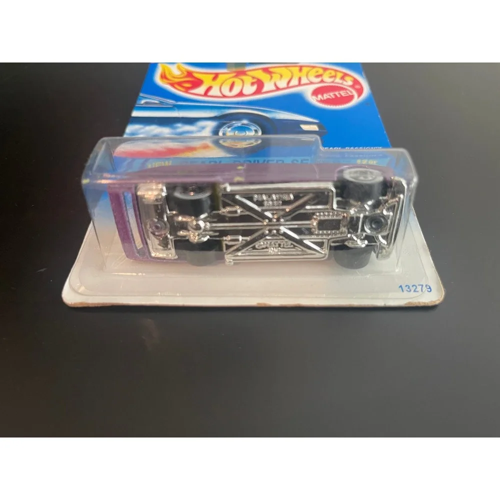 00570 - Hot Wheels Pearl Driver Series Pearl Passion Die Cast Metal Toy Car NIP‎